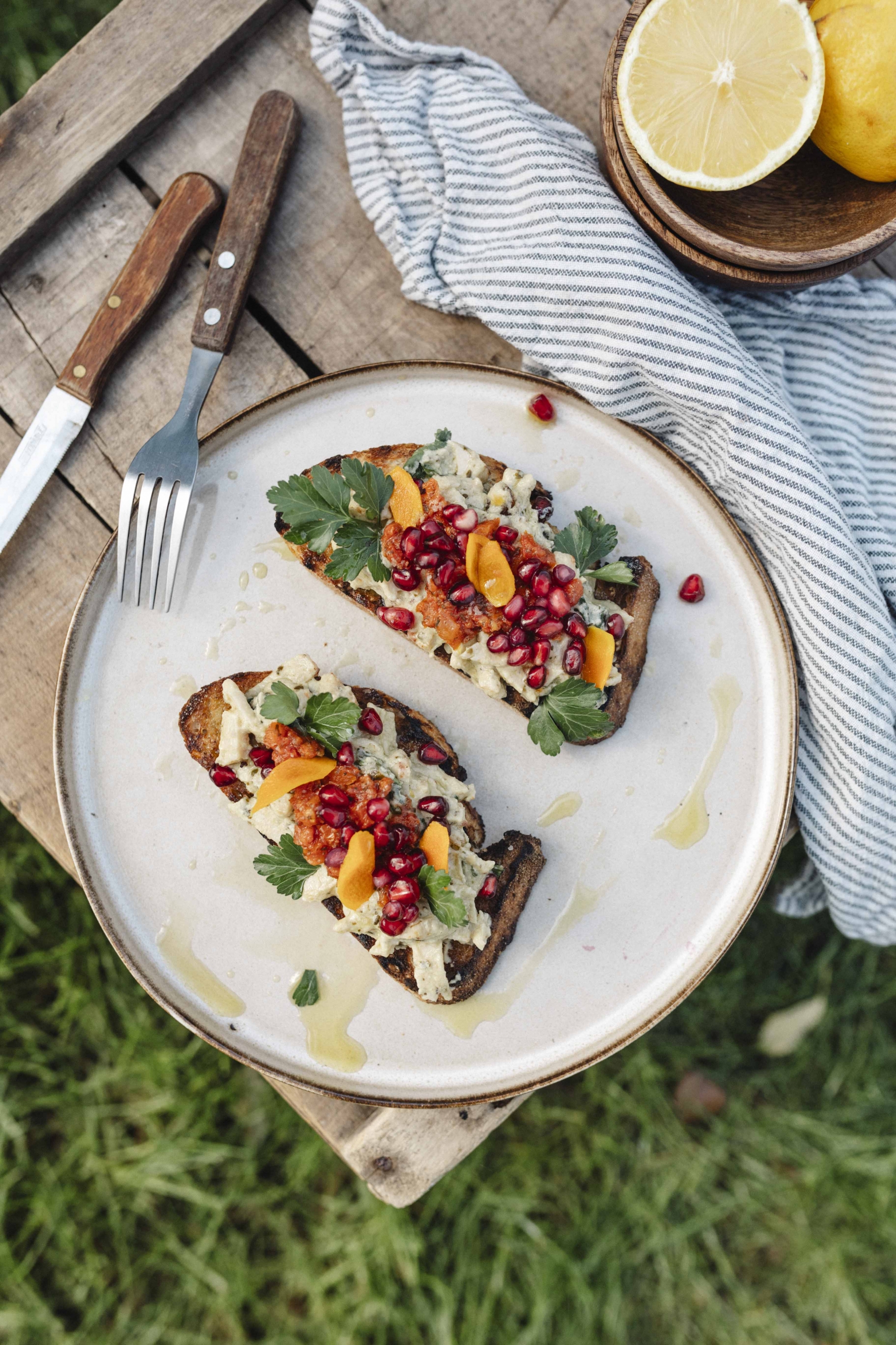 CHICKEN CORONATION TOAST MET GEPEKELDE KURKUMA