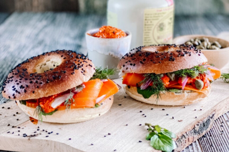 vegan-bagel-gerookte-wortel-dille-sfeer_9_9e00656039b9bb4955a23600248761fc.jpg